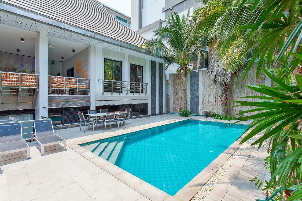 Royale Grand Villa Pattaya Exterior foto
